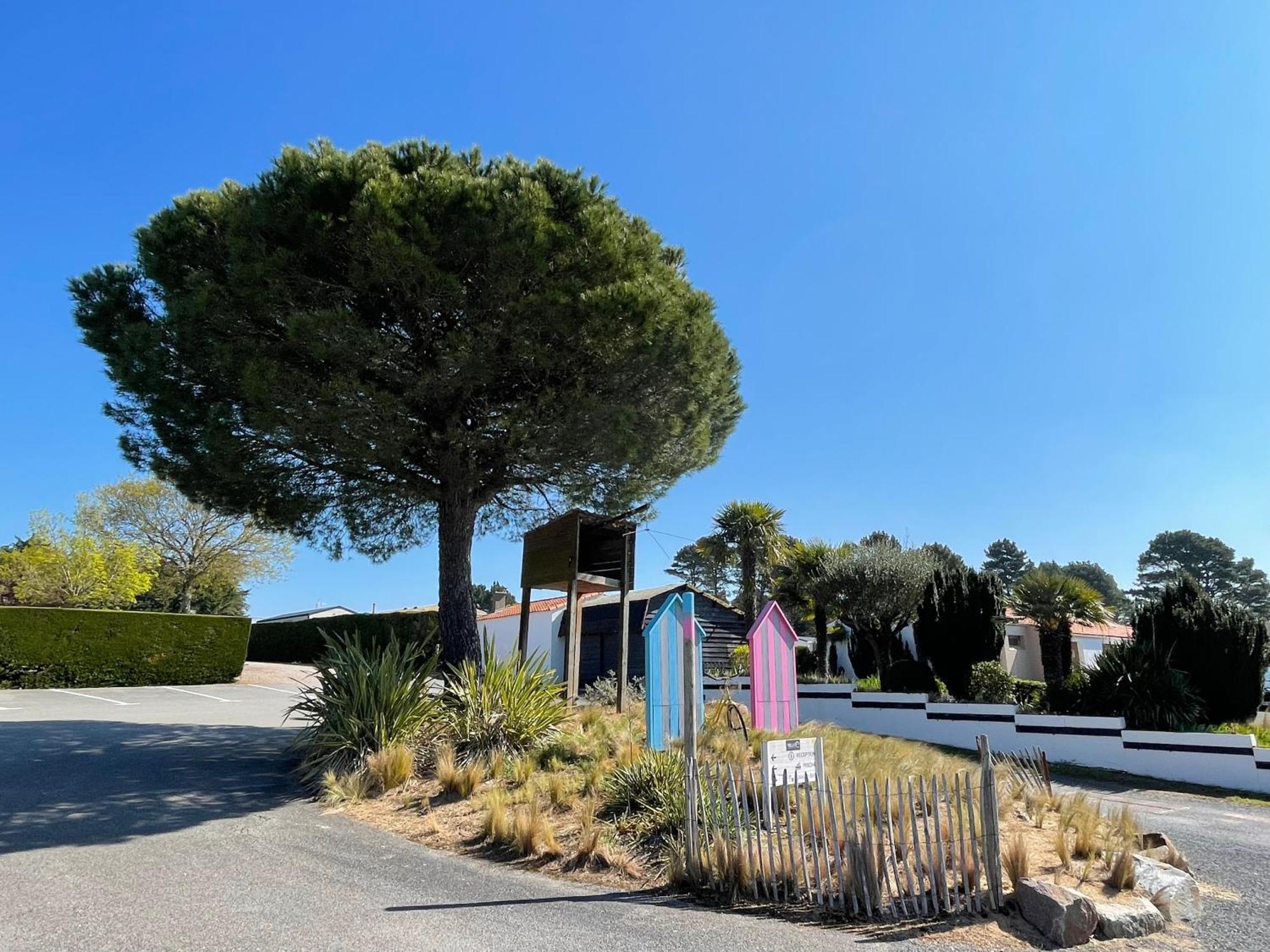 Camping Les Brillas Les Moutiers المظهر الخارجي الصورة