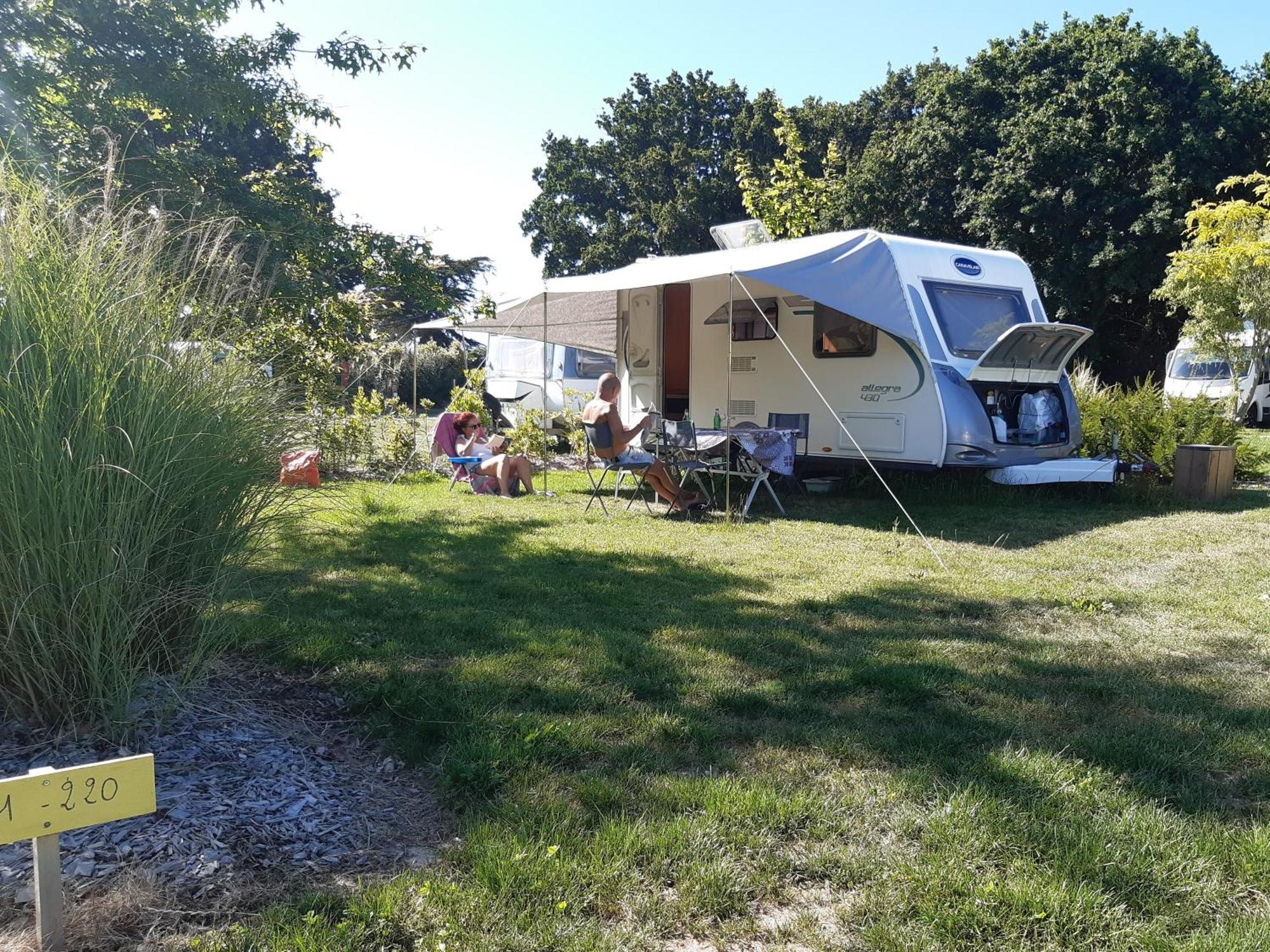 Camping Les Brillas Les Moutiers المظهر الخارجي الصورة