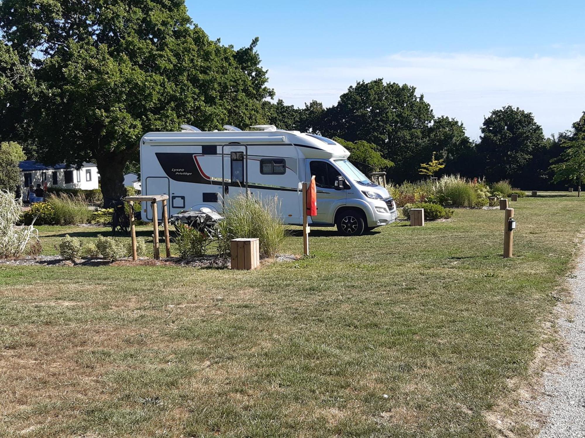 Camping Les Brillas Les Moutiers المظهر الخارجي الصورة